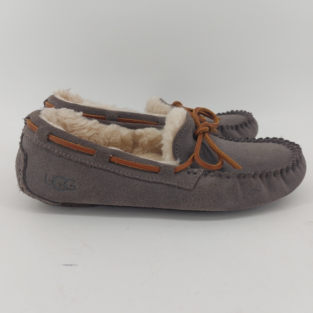 Ugg Dakota Pewter Gray Suede indoor outdoor slippers Size 5